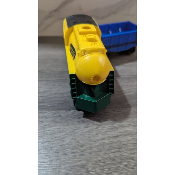 Lionel Crayola Imagination Express Train Set Engine Cargo Car Toy  2 track parts - Picture 7 of 15